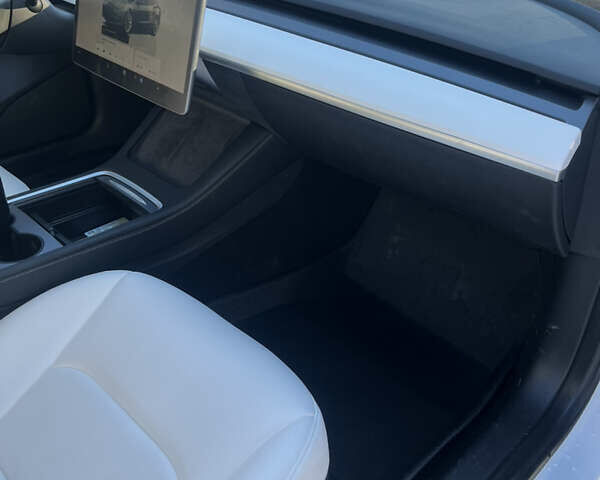 Білий Тесла Модель 3, об'ємом двигуна 0 л та пробігом 38 тис. км за 20999 $, фото 32 на Automoto.ua