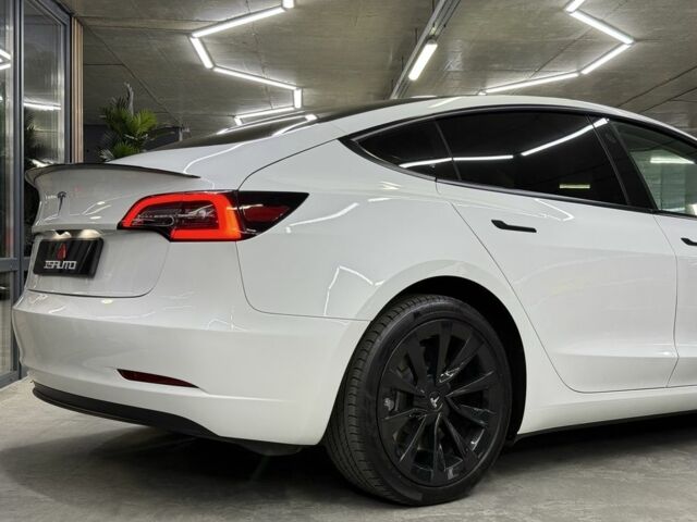 Белый Тесла Модель 3, объемом двигателя 0 л и пробегом 76 тыс. км за 22900 $, фото 11 на Automoto.ua