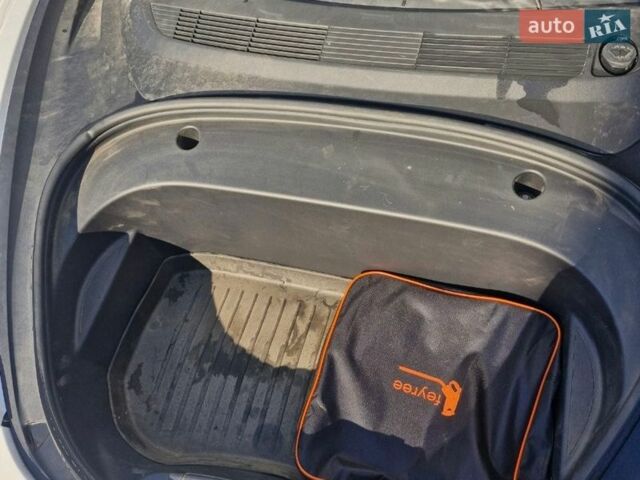 Белый Тесла Модель 3, объемом двигателя 0 л и пробегом 36 тыс. км за 25500 $, фото 14 на Automoto.ua