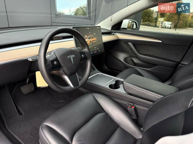 Белый Тесла Модель 3, объемом двигателя 0 л и пробегом 70 тыс. км за 22200 $, фото 25 на Automoto.ua