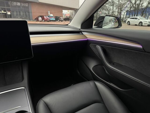 Белый Тесла Модель 3, объемом двигателя 0 л и пробегом 31 тыс. км за 19300 $, фото 19 на Automoto.ua