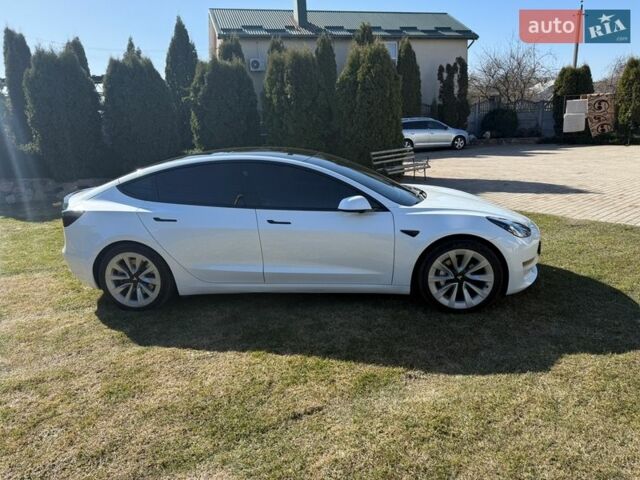 Білий Тесла Модель 3, об'ємом двигуна 0 л та пробігом 65 тис. км за 21000 $, фото 3 на Automoto.ua