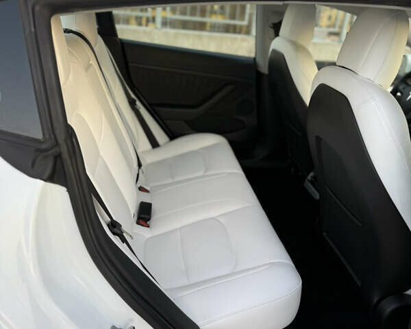 Белый Тесла Модель 3, объемом двигателя 0 л и пробегом 77 тыс. км за 25000 $, фото 15 на Automoto.ua