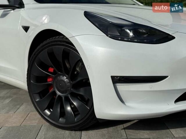 Белый Тесла Модель 3, объемом двигателя 0 л и пробегом 65 тыс. км за 29999 $, фото 13 на Automoto.ua