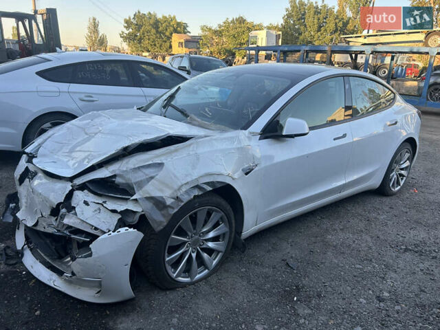 Белый Тесла Модель 3, объемом двигателя 0 л и пробегом 90 тыс. км за 13700 $, фото 2 на Automoto.ua