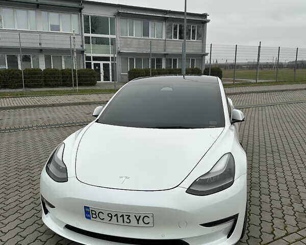 Белый Тесла Модель 3, объемом двигателя 0 л и пробегом 132 тыс. км за 21999 $, фото 2 на Automoto.ua