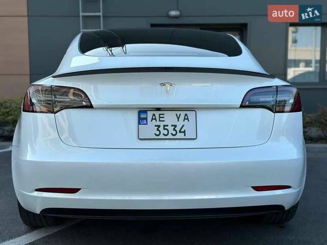Білий Тесла Модель 3, об'ємом двигуна 0 л та пробігом 46 тис. км за 16000 $, фото 4 на Automoto.ua