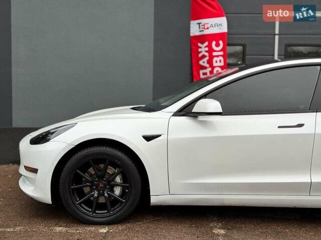 Білий Тесла Модель 3, об'ємом двигуна 0 л та пробігом 117 тис. км за 20999 $, фото 4 на Automoto.ua