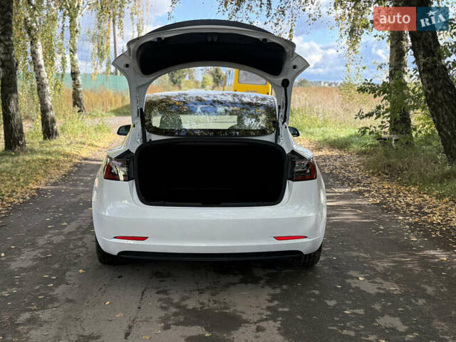 Тесла Модель 3 2022 в Дубно на Automoto.ua Белый Тесла Модель 3, объемом двигателя 0 л и пробегом 57 тыс. км за 22700 $, фото 9 на Automoto.ua
