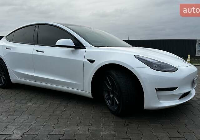 Белый Тесла Модель 3, объемом двигателя 0 л и пробегом 48 тыс. км за 22000 $, фото 3 на Automoto.ua
