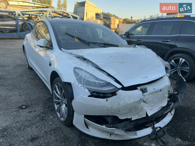 Белый Тесла Модель 3, объемом двигателя 0 л и пробегом 90 тыс. км за 13700 $, фото 1 на Automoto.ua