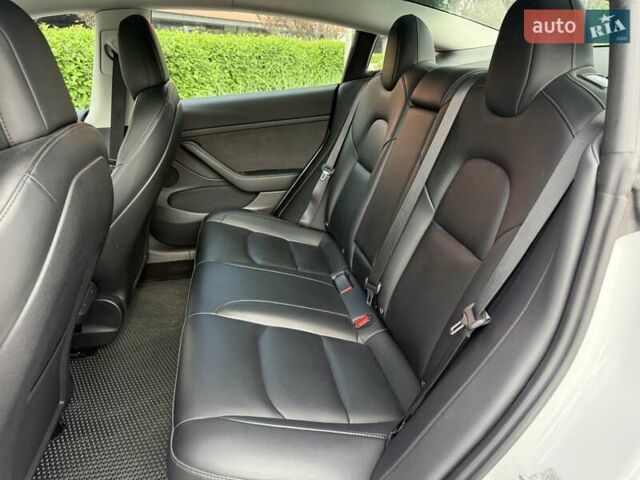 Белый Тесла Модель 3, объемом двигателя 0 л и пробегом 65 тыс. км за 29999 $, фото 22 на Automoto.ua