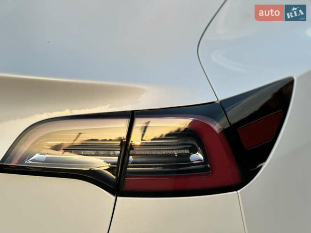 Белый Тесла Модель 3, объемом двигателя 0 л и пробегом 1 тыс. км за 37999 $, фото 26 на Automoto.ua