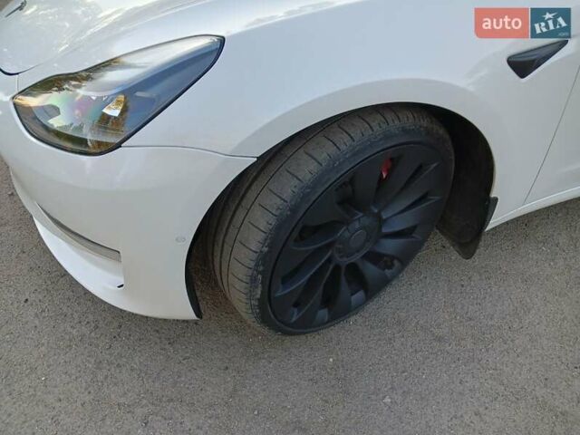 Белый Тесла Модель 3, объемом двигателя 0 л и пробегом 100 тыс. км за 25000 $, фото 23 на Automoto.ua