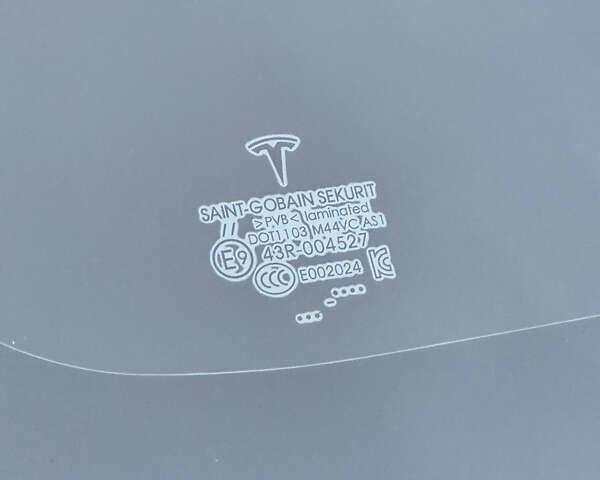 Белый Тесла Модель 3, объемом двигателя 0 л и пробегом 85 тыс. км за 21999 $, фото 17 на Automoto.ua