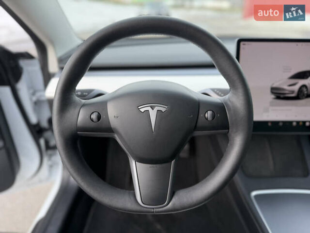Білий Тесла Модель 3, об'ємом двигуна 0 л та пробігом 48 тис. км за 22900 $, фото 8 на Automoto.ua