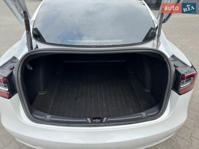 Белый Тесла Модель 3, объемом двигателя 0 л и пробегом 43 тыс. км за 21300 $, фото 6 на Automoto.ua