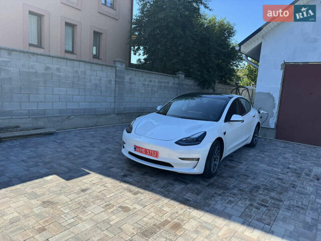 Белый Тесла Модель 3, объемом двигателя 0 л и пробегом 142 тыс. км за 16949 $, фото 1 на Automoto.ua