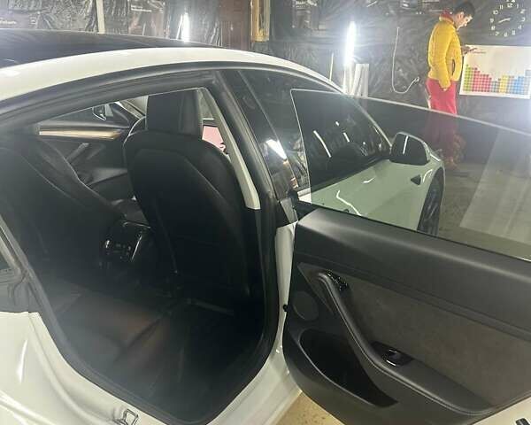 Белый Тесла Модель 3, объемом двигателя 0 л и пробегом 125 тыс. км за 22000 $, фото 14 на Automoto.ua