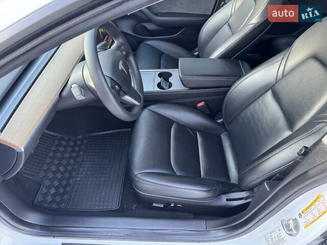 Білий Тесла Модель 3, об'ємом двигуна 0 л та пробігом 129 тис. км за 21999 $, фото 17 на Automoto.ua