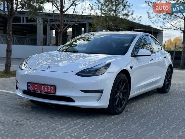 Белый Тесла Модель 3, объемом двигателя 0 л и пробегом 105 тыс. км за 21999 $, фото 5 на Automoto.ua