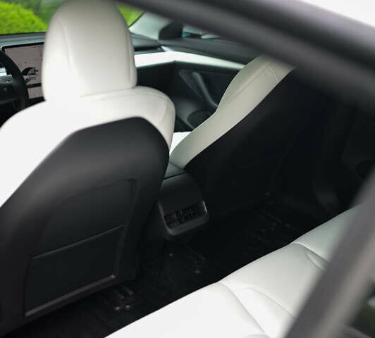 Білий Тесла Модель 3, об'ємом двигуна 0 л та пробігом 71 тис. км за 21200 $, фото 16 на Automoto.ua