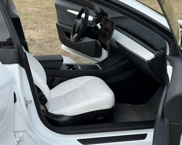 Белый Тесла Модель 3, объемом двигателя 0 л и пробегом 38 тыс. км за 26300 $, фото 12 на Automoto.ua
