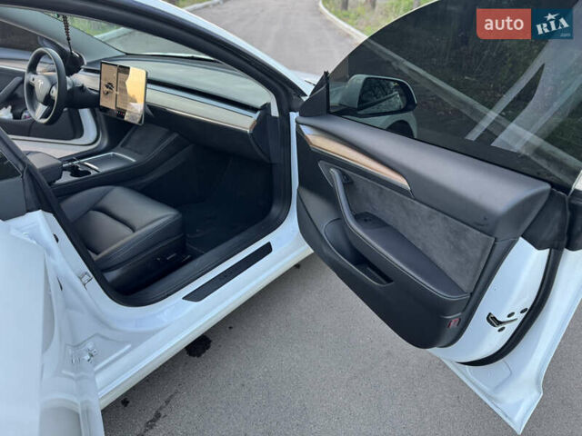 Белый Тесла Модель 3, объемом двигателя 0 л и пробегом 100 тыс. км за 20900 $, фото 14 на Automoto.ua