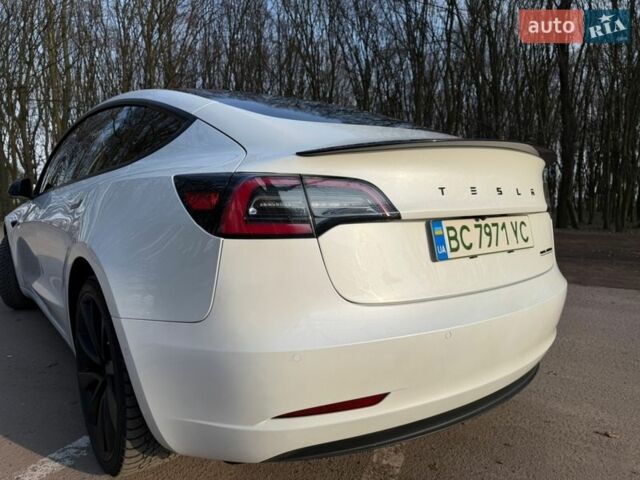 Белый Тесла Модель 3, объемом двигателя 0 л и пробегом 94 тыс. км за 21100 $, фото 5 на Automoto.ua