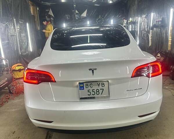 Белый Тесла Модель 3, объемом двигателя 0 л и пробегом 125 тыс. км за 22000 $, фото 3 на Automoto.ua