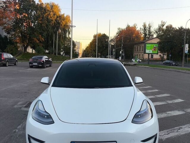 Білий Тесла Модель 3, об'ємом двигуна 0 л та пробігом 64 тис. км за 19000 $, фото 1 на Automoto.ua
