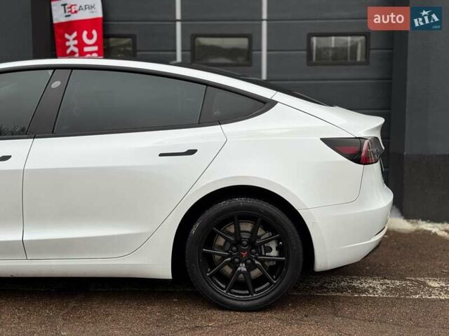 Білий Тесла Модель 3, об'ємом двигуна 0 л та пробігом 117 тис. км за 20999 $, фото 6 на Automoto.ua