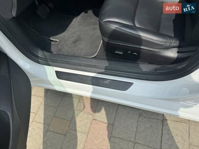 Белый Тесла Модель 3, объемом двигателя 0 л и пробегом 39 тыс. км за 21200 $, фото 34 на Automoto.ua