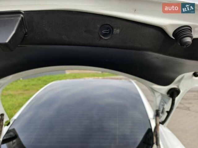 Білий Тесла Модель 3, об'ємом двигуна 0 л та пробігом 117 тис. км за 18900 $, фото 7 на Automoto.ua