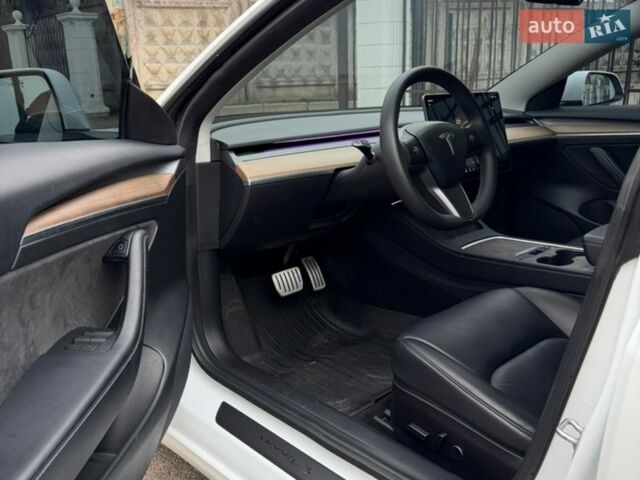 Білий Тесла Модель 3, об'ємом двигуна 0 л та пробігом 55 тис. км за 22500 $, фото 5 на Automoto.ua
