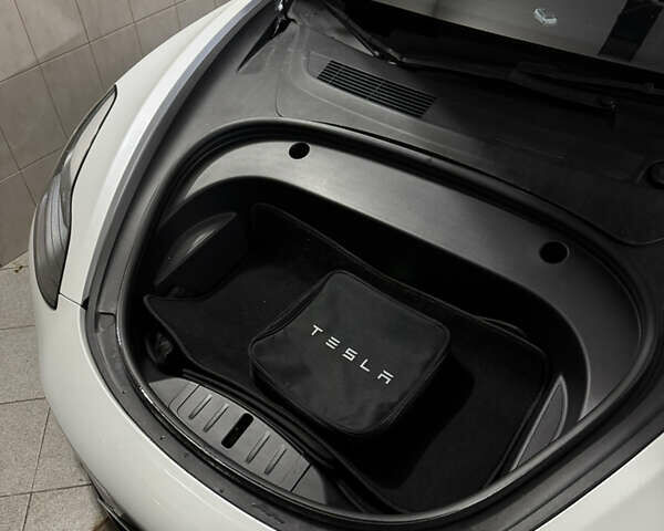 Білий Тесла Модель 3, об'ємом двигуна 0 л та пробігом 81 тис. км за 24950 $, фото 10 на Automoto.ua