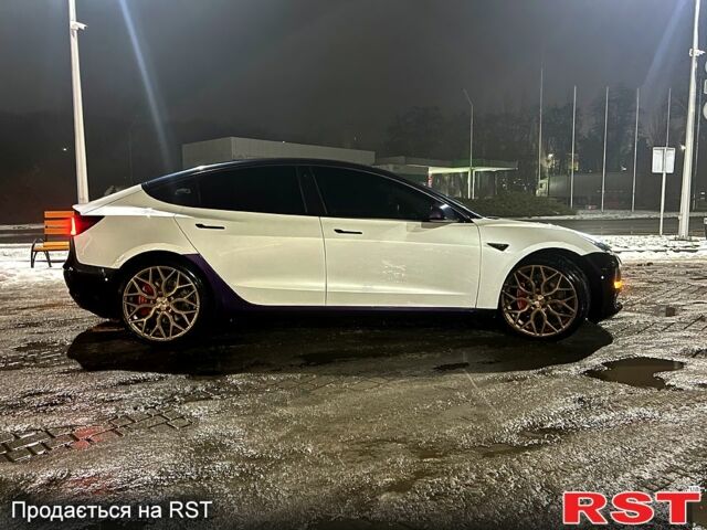 Білий Тесла Модель 3, об'ємом двигуна 0 л та пробігом 74 тис. км за 23500 $, фото 2 на Automoto.ua