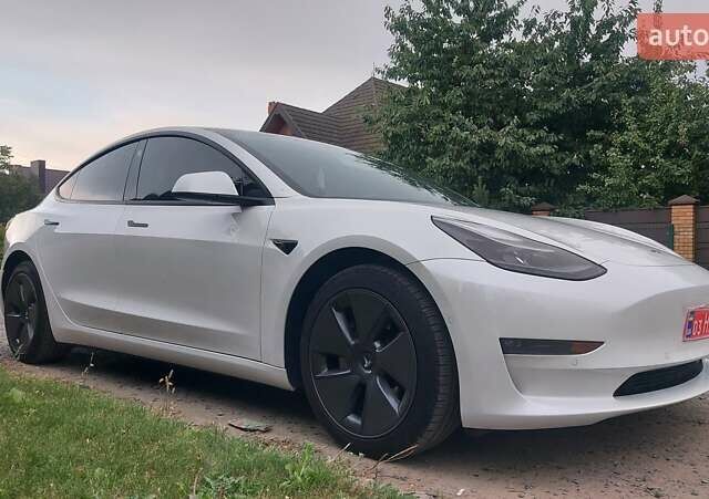 Тесла Модель 3 2022 в Луцке на Automoto.ua Белый Тесла Модель 3, объемом двигателя 0 л и пробегом 33 тыс. км за 21000 $, фото 1 на Automoto.ua