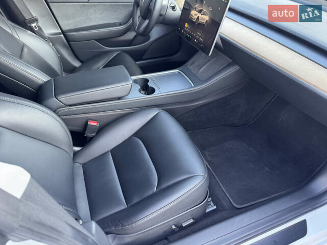 Білий Тесла Модель 3, об'ємом двигуна 0 л та пробігом 47 тис. км за 24500 $, фото 15 на Automoto.ua