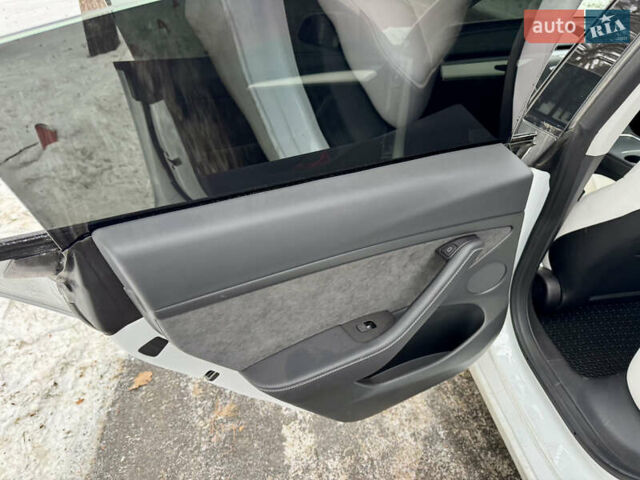 Білий Тесла Модель 3, об'ємом двигуна 0 л та пробігом 89 тис. км за 22000 $, фото 19 на Automoto.ua