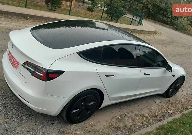 Тесла Модель 3 2022 в Луцке на Automoto.ua Белый Тесла Модель 3, объемом двигателя 0 л и пробегом 33 тыс. км за 21000 $, фото 2 на Automoto.ua