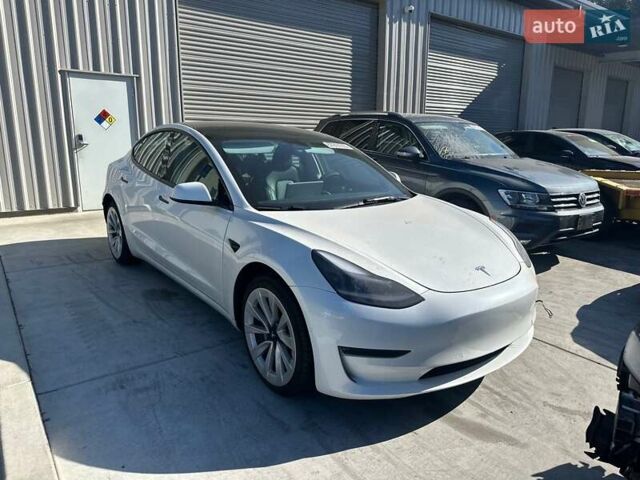 Тесла Модель 3 2022 у Києві на Automoto.ua Білий Тесла Модель 3, об'ємом двигуна 0 л та пробігом 54 тис. км за 13910 $, фото 1 на Automoto.ua
