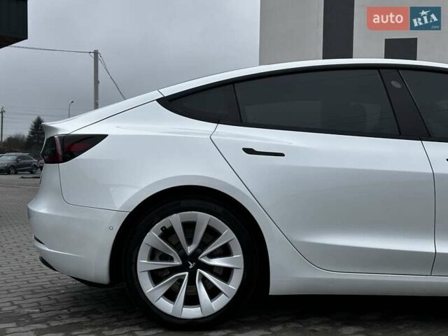 Белый Тесла Модель 3, объемом двигателя 0 л и пробегом 35 тыс. км за 24699 $, фото 15 на Automoto.ua