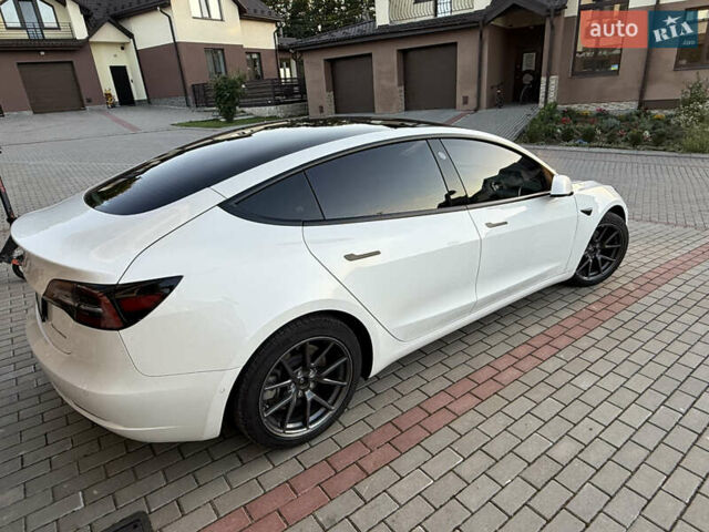 Білий Тесла Модель 3, об'ємом двигуна 0 л та пробігом 42 тис. км за 21900 $, фото 7 на Automoto.ua
