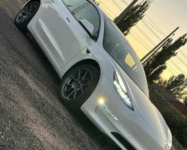 Тесла Модель 3 2022 у Кривому Розі на Automoto.ua Білий Тесла Модель 3, об'ємом двигуна 0 л та пробігом 144 тис. км за 18000 $, фото 6 на Automoto.ua