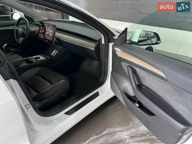 Белый Тесла Модель 3, объемом двигателя 0 л и пробегом 37 тыс. км за 23500 $, фото 9 на Automoto.ua