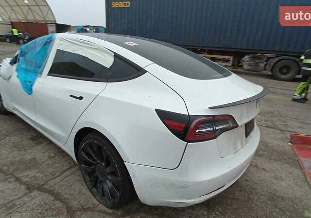 Белый Тесла Модель 3, объемом двигателя 0 л и пробегом 40 тыс. км за 12500 $, фото 2 на Automoto.ua