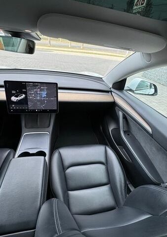 Белый Тесла Модель 3, объемом двигателя 0 л и пробегом 130 тыс. км за 18499 $, фото 46 на Automoto.ua