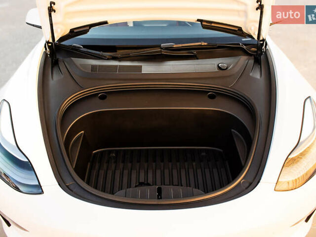 Белый Тесла Модель 3, объемом двигателя 0 л и пробегом 94 тыс. км за 19999 $, фото 29 на Automoto.ua