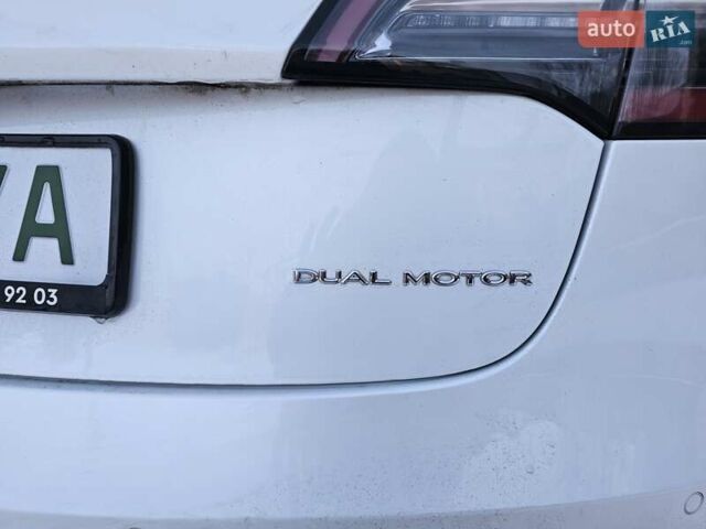 Білий Тесла Модель 3, об'ємом двигуна 0 л та пробігом 96 тис. км за 18500 $, фото 8 на Automoto.ua